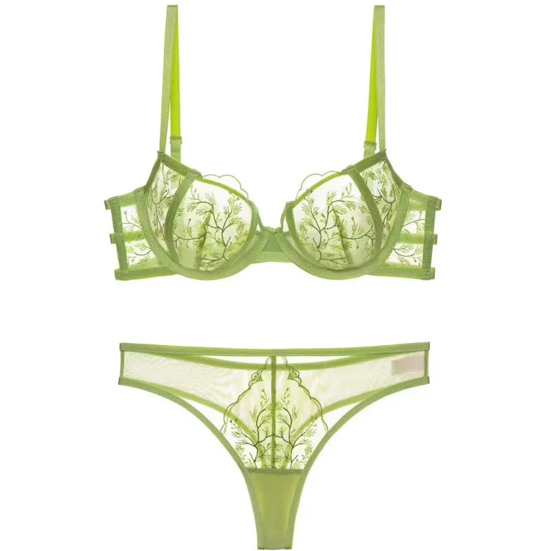 مجموعة دانتيل رقيقة للغاية